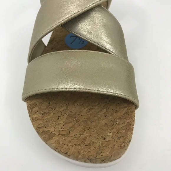 Adrienne Vittadini Claud Sandal Gold Wedge Comfort - Picture 5 of 8